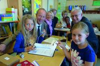 Meindorfer Grundschüler bauen eine Taschenlampe und verkabeln ein Kartonhaus