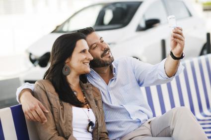 Was ist deutschen Vielfahrern wichtiger – Smartphone oder Auto? (FOTO)