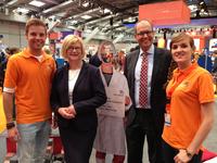 Fühlen, Sehen, Hören und Ausprobieren am Stand der Region