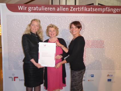 Familienbewusstsein ist Chefsache: PepsiCo Deutschland erhält Zertifikat zum „audit berufundfamilie“ (FOTO)