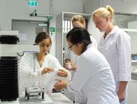Alltägliche Lebensmittel auf dem Prüfstand beim 5. International Summer Lab an der Hochschule Osnabrück