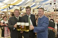 Gäubodenvolksfest: Bayerns Finanzminister Söder verspricht Straubing Millionen für die Wissenschaft