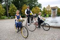 Historisches Radrennen und noble Badekultur