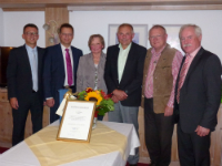 Raiffeisenbank Hochfranken West eG ehrt ausgeschiedenen Aufsichtsrat Karl Schaller Raiffeisenbank Hochfranken West eG ehrt ausgeschiedenen Aufsichtsrat Karl Schaller