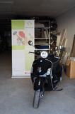 Abgefahrener Messe-Gewinn Seppelfricke und Simplexübergeben Vespa an Preisträger
