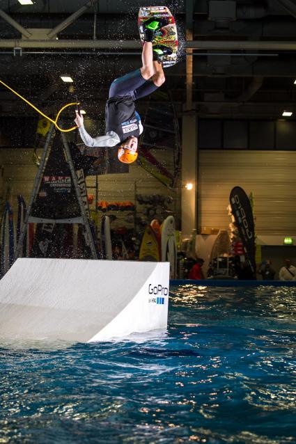 „Wake the board before you go go“ – Deutschlands beste Wakeboarder und Wakeskater auf der BOOT& FUN BERLIN 2015 (FOTO)