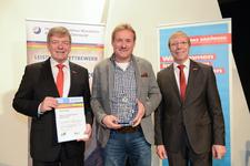 Maler- und Lackierermeister Andreas Simon aus Hockenheim erhält Ausbildungs-Stele