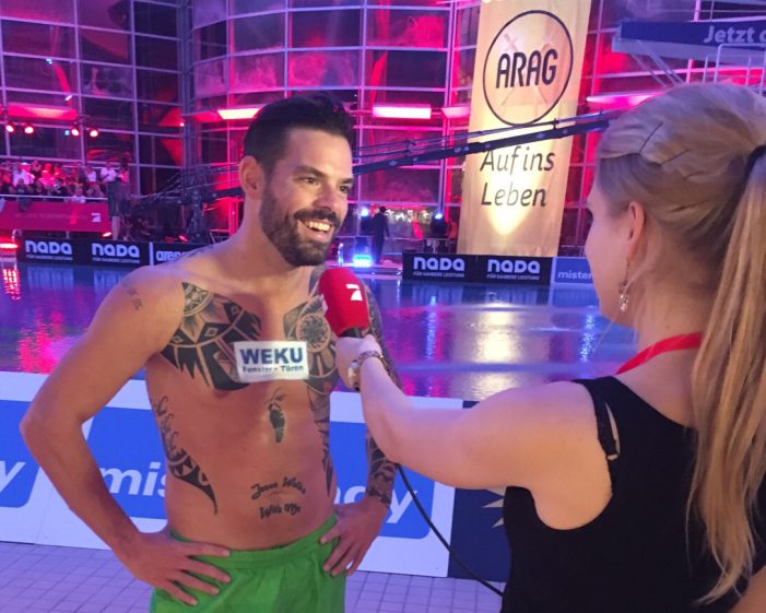 Mit Stefan Raab ins kalte Wasser: Salamander Partner WEKU als Sponsor beim „TV Total Turmspringen“ Mit Stefan Raab ins kalte Wasser: Salamander Partner WEKU als Sponsor beim „TV Total Turmspringen“