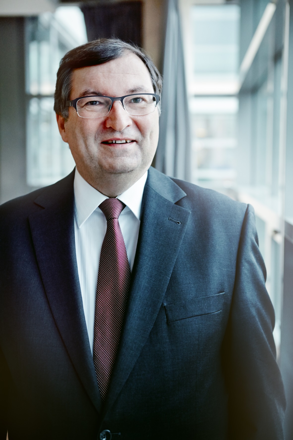 Institut für Management-Entwicklung feiert 2016 sein 40-jähriges Bestehen Institut für Management-Entwicklung feiert 2016 sein 40-jähriges Bestehen