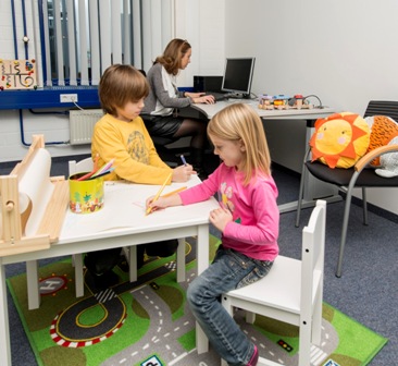 hl-studios richtet Eltern-Kind-Zimmer ein