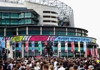Neun Aufzüge für das Twickenham Stadion: thyssenkrupp bewegt Fans während der Rugby-Weltmeisterschaft