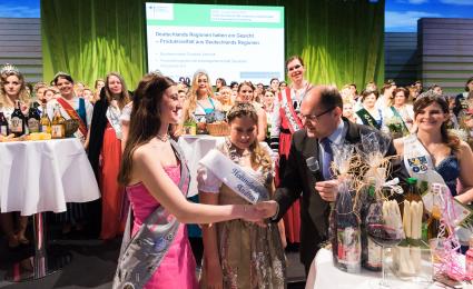 Grüne Woche 2016: „Adelstreffen“ der Produktköniginnen auf der Grünen Woche (FOTO)