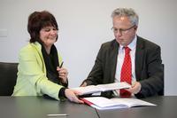 Zielvereinbarung zum Hochschulpakt III unterzeichnet Zielvereinbarung zum Hochschulpakt III unterzeichnet