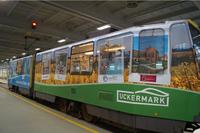 Gemeinsam für und in einer grenzüberschreitenden Region Stettiner Straßenbahn und Uckermark-Bus werben großflächig für die Uckermark und Stettin