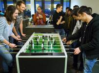 „Café International“ am 11. Februar, 17 Uhr: Studierende bieten jungen Geflüchteten Anknüpfungspunkte zum studentischen Alltag in Bremen