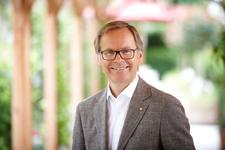 Die Selektion Deutscher Luxushotels freut sich mit Frank Marrenbachüber den Titel ?Hotelier des Jahres 2016?