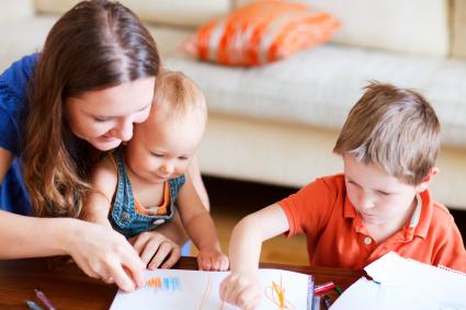 Heute neueste Zahlen des Statistischen Bundesamtes: 20 Prozent Alleinerziehende – die DVAG gibt Einelternfamilien Tipps, wie sie ihre Kinder optimal absichern (FOTO)