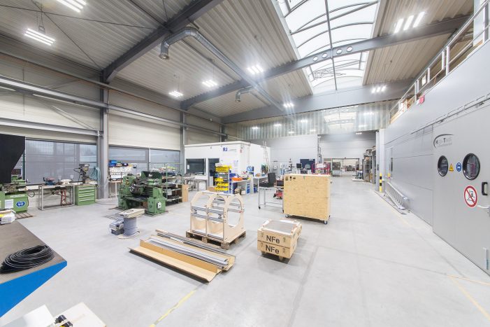 Deutsche Lichtmiete / RJ Lasertechnik GmbH: Sparsame LED-Hallendeckenstrahler ohne Investitionen