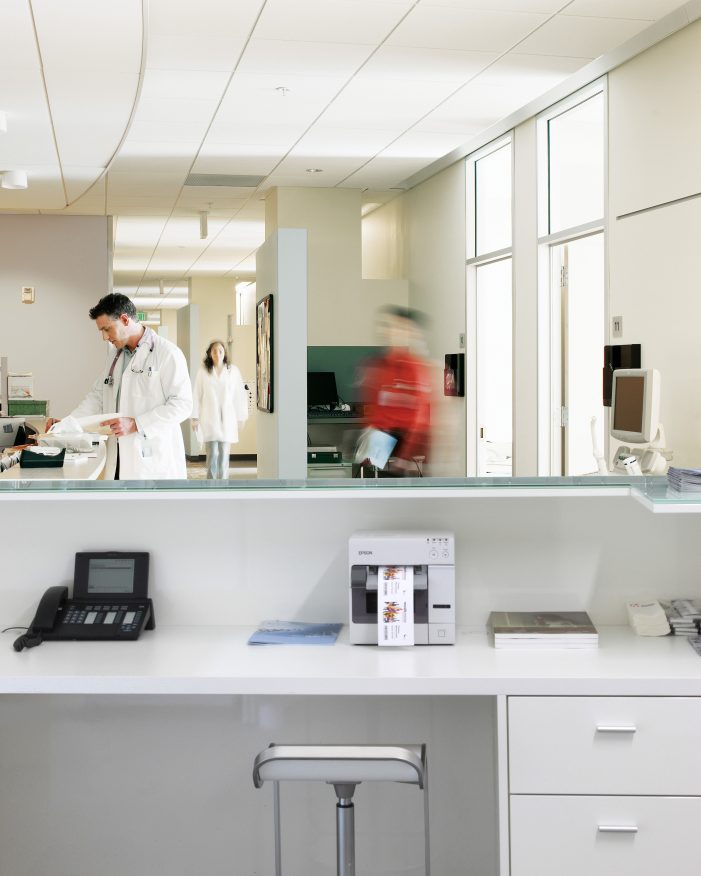 PROZESSOPTIMIERUNG IM KRANKENHAUS: VIELSEITIGE ETIKETTENDRUCKER EPSON COLORWORKS C3500 UND C7500 – ERHÄLTLICH BEIM SPEZIALISTEN PROLOGIS PROZESSOPTIMIERUNG IM KRANKENHAUS: VIELSEITIGE ETIKETTENDRUCKER EPSON COLORWORKS C3500 UND C7500 – ERHÄLTLICH BEIM SPEZIALISTEN PROLOGIS