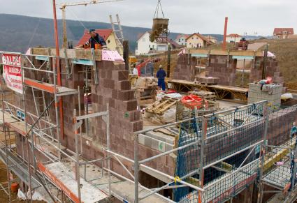 Die neue Sehnsucht nach Sicherheit / LBS: Angebot bei Wohnimmobilien immer knapper / Bauspar- und Finanzierungsgeschäft zieht an (FOTO)