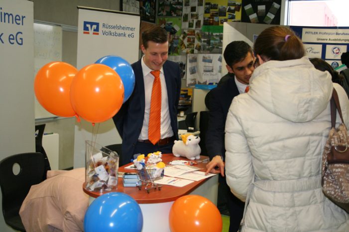 Ausbildungsmesse in der Werner Heisenberg Schule am 19.3.16