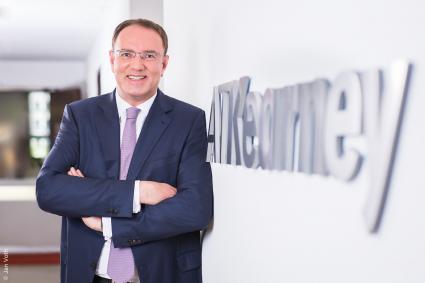A.T. Kearney: Der Letzte macht das Licht aus – aber im Dunkeln läuft es weiter! (FOTO)
