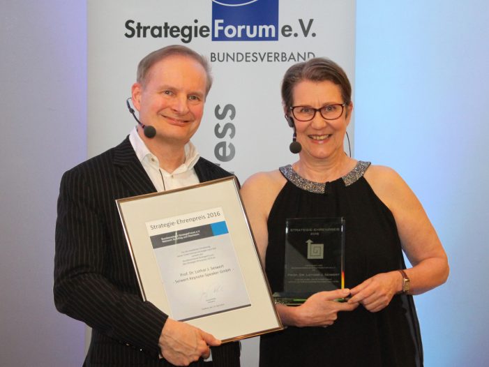 Lothar Seiwert erhält Strategie-Ehrenpreis des Bundesverband StrategieForum