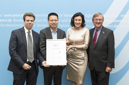 Staatssekretärin Dorothee Bär begrüßt Huawei als Mitglied der Logistik-Allianz (FOTO)
