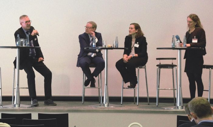 Szenario Industrie 4.0 – Spielend fertigen in menschenleeren Hallen! Szenario Industrie 4.0 – Spielend fertigen in menschenleeren Hallen!