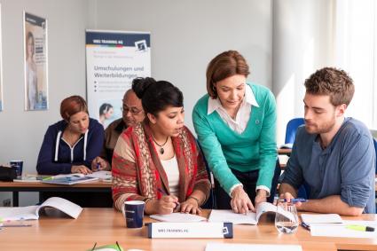 Mit der richtigen Umschulung beruflich neu starten / Chance auf 2.500 Euro Prämie für Umschüler – zahlreiche Umschulungen ab Juni bei WBS Training (FOTO)