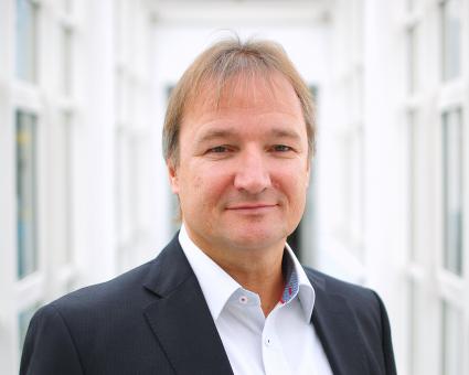 WEKA forciert die Aktivitäten im Weiterbildungsbereich und bildet eine neue strategische Einheit (FOTO)
