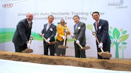 Kia Motors unterstützt Aufbau kommunaler Ausbildungszentren für Automechaniker in Äthiopien und Kenia (FOTO)