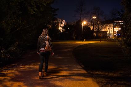 AXA und Polizei Köln: App begleitet Frauen nach Hause (FOTO)