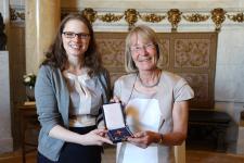 Angela Braasch-Eggert mit dem Bundesverdienstkreuz geehrt