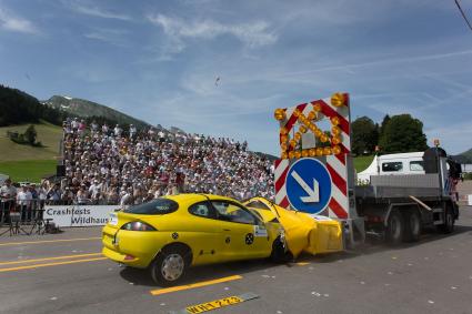 Zitterpartie an der Baustelle / Bundesweite DEKRA Umfrage zu Autobahnbaustellen (FOTO)