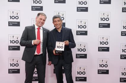 iPoint-systems ist erneut „Innovator des Jahres“ / Reutlinger Unternehmen erneut auf Platz 1 beim Innovationswettbewerb TOP 100 / Ehrung durch TOP 100-Mentor Ranga Yogeshwar (FOTO)