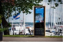 Kieler IT-Servicehaus BENTOMAX entwickelt wetterbeständiges Infodisplay für den Außenbereich
