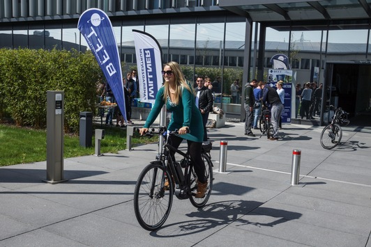 BFFT E-Bike-Aktion: Mitarbeiter radelnüber 17.000 Kilometer / Gesundheit fördern, Umwelt schonen und dabei auch noch Geld sparen? / Das bot die E-Bike-Aktion des Fahrzeugtechnikentwicklers BFFT (FOTO)