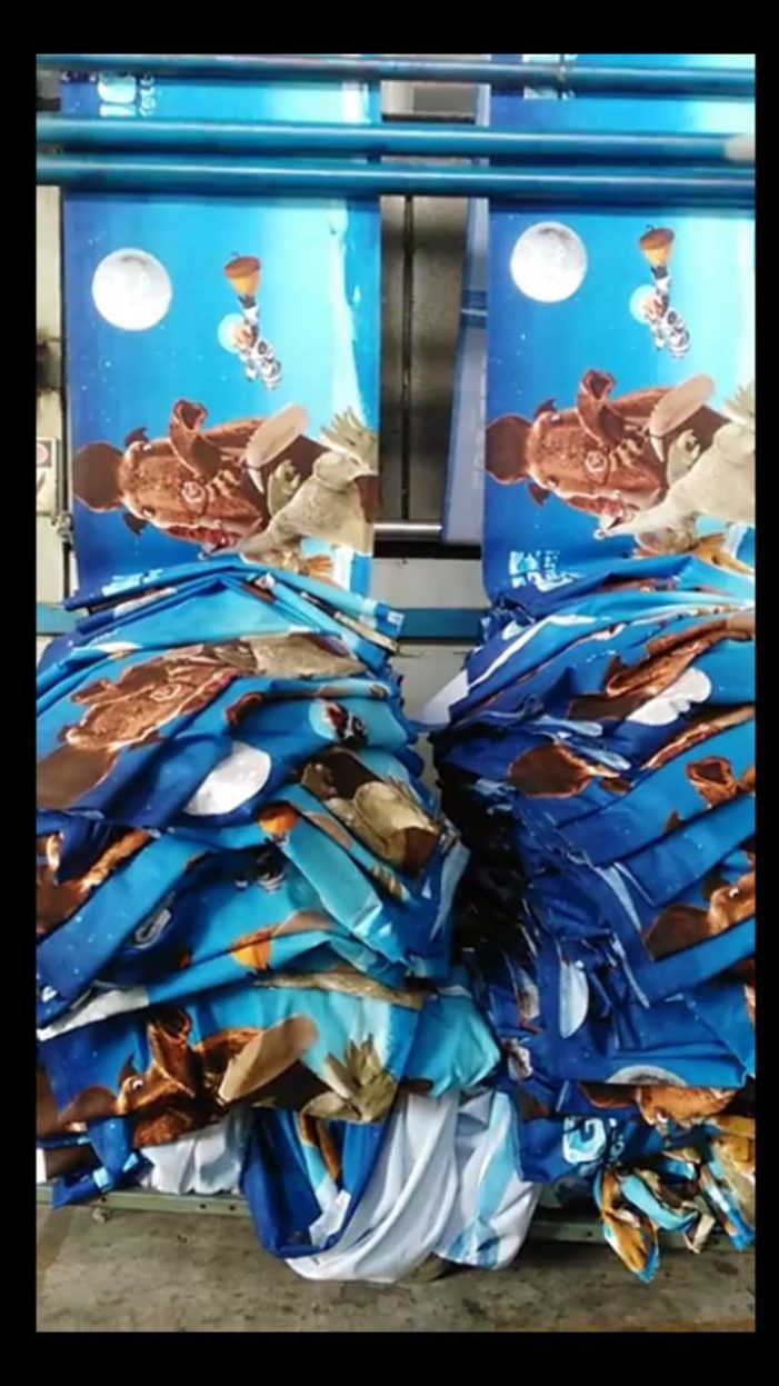 Sommeraktion von TOTAL: 300.000 Strandtücher im neuen „ICE AGE 5“ Design