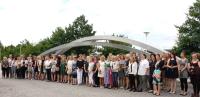 142 Bachelor Absolventen und Absolventinnen feiern
