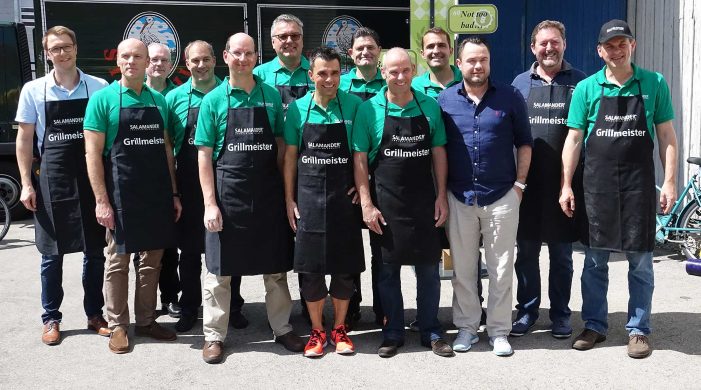 Führungskräfte als Burgerbrater – Ausgelassene Stimmung auf dem Salamander Grillfest
