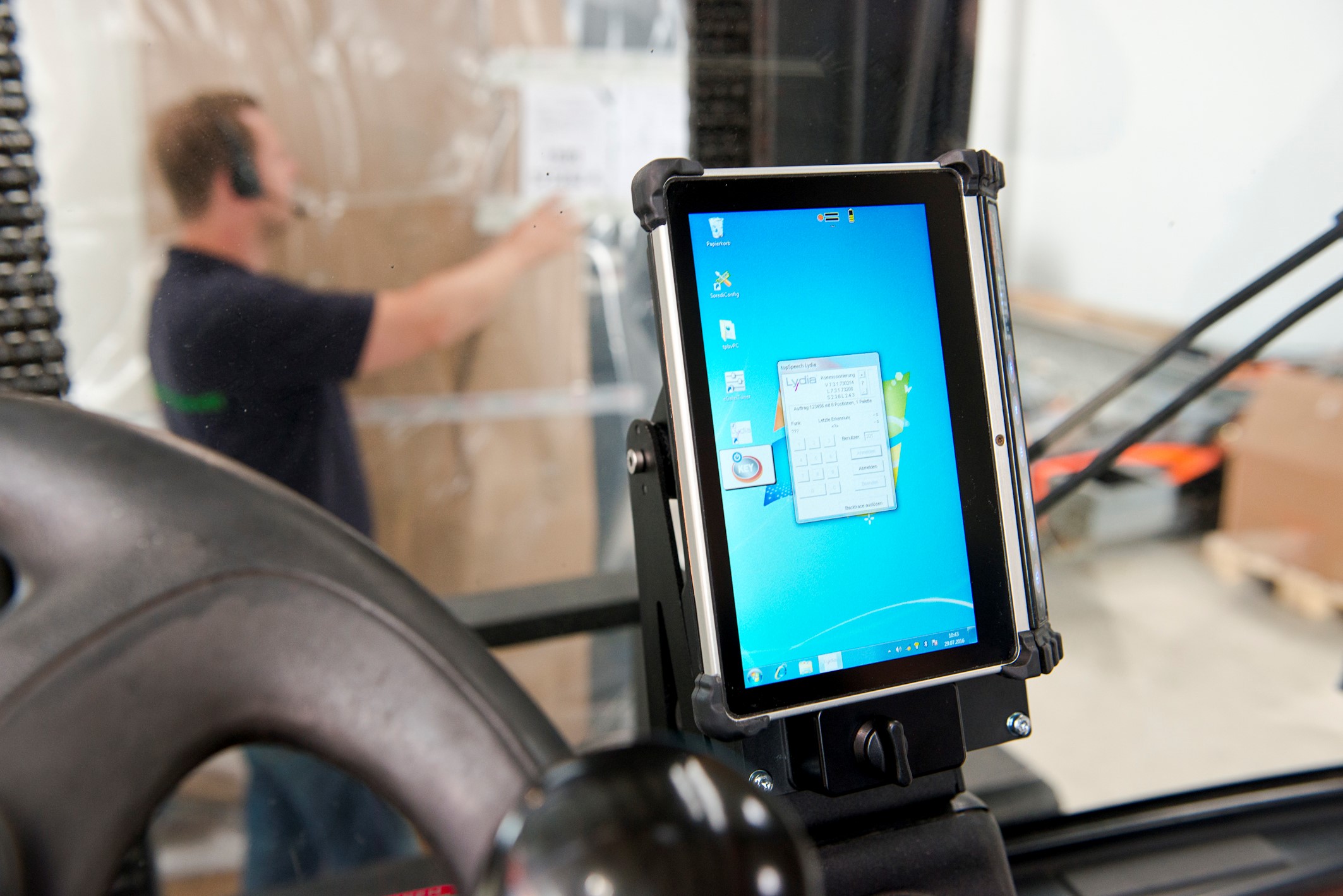 Topsystem und SOREDI kooperieren bei Pick-by-Voice