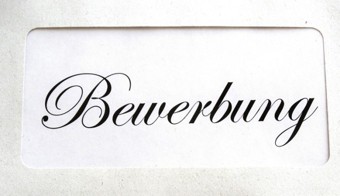 Bewerbungen schreiben. Die 3 besten Tipps von GripsCoachTV. Bewerbungen schreiben. Die 3 besten Tipps von GripsCoachTV.
