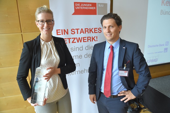 Gipfel der Jungen Unternehmer: Preis der Nächsten Generation geht an die Abgeordnete Katrin Albsteiger (FOTO)