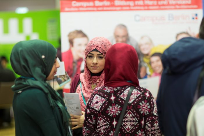 Jobmesse offeriert Arbeit für Geflüchtete und Migranten Jobmesse offeriert Arbeit für Geflüchtete und Migranten