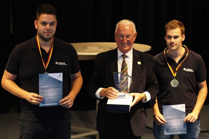 Bayrisches Erfolgsduo: Timon Beschler und Josef Ettenhuber gewinnen Bundeswettbewerb Mobile Robotik