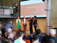 Innovative Deutschlehrerin erhält Ehrenpreis des Deutschen Weiterbildungstags