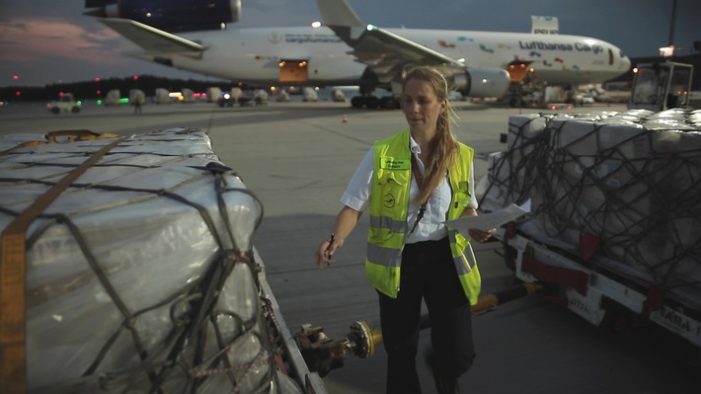„Wo Fische fliegen und Mangos landen“: „ZDF.reportage“über das „Drehkreuz Flughafen Frankfurt“ (FOTO)