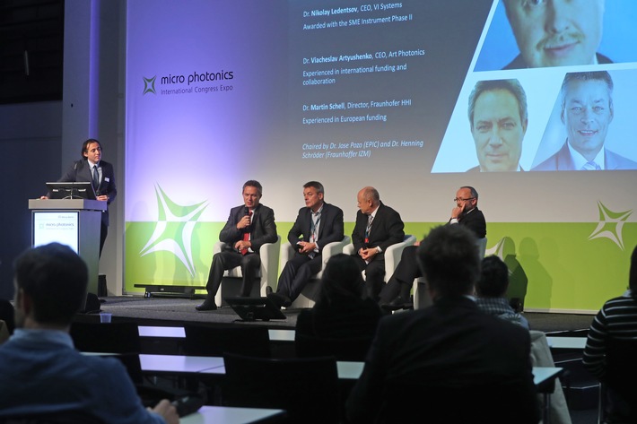 Gelungene Premiere der micro photonics – Neue Kongressmesse verbindet Forschungen und Anwendungen für Bio-, Mikro- und Nanophotonik (FOTO)