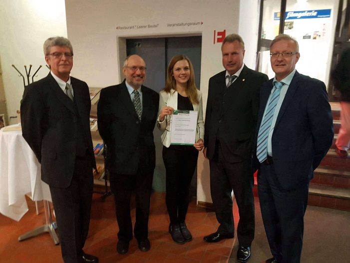 IfKom: Yvette Rosenbaum ist die diesjährige IfKom-Preisträgerin an der OTH Regensburg IfKom: Yvette Rosenbaum ist die diesjährige IfKom-Preisträgerin an der OTH Regensburg